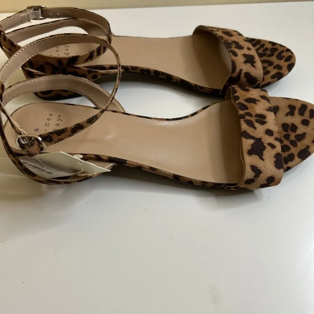 A New Day Women’s Winona Brown Leopard Print Ankle Strap Sandals FLAW - Picture 3 of 15
